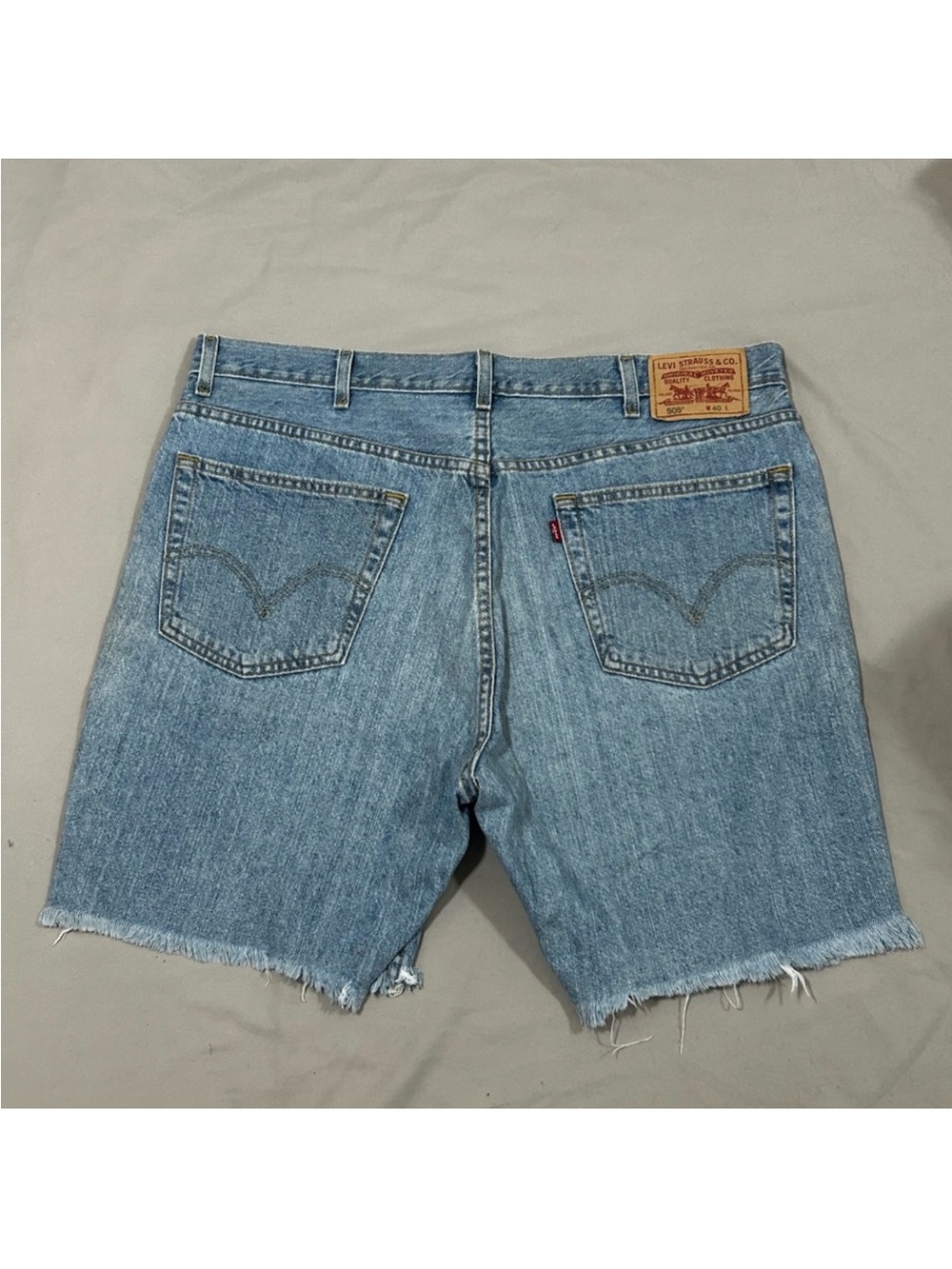 Vintage Levi's 505 light wash denim shirts W40